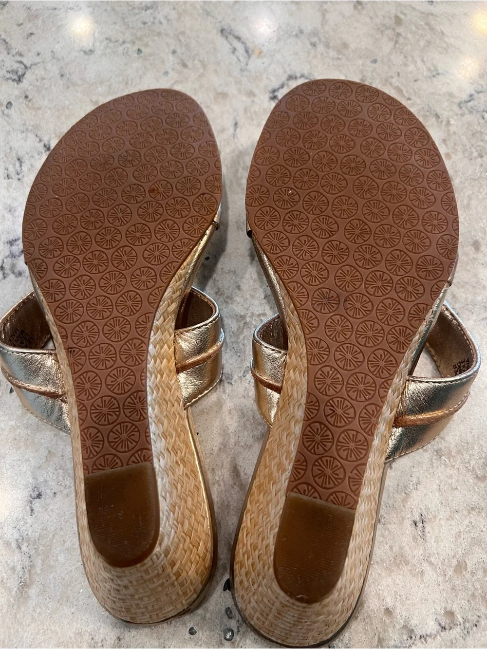 SOLD!! Lilly Pulitzer McKim gold wedge size 7 EXCELLENT - Picture 6 of 6